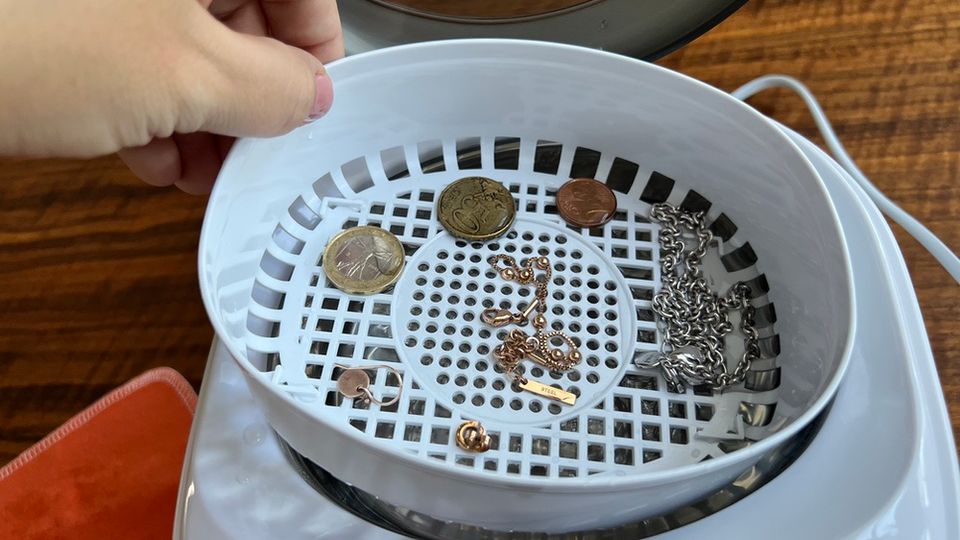 Schale beim Sanitas-SUR-42 herausnehmen