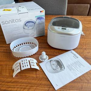 Sanitas-SUR-42 Zubehör und Karton auf Tisch