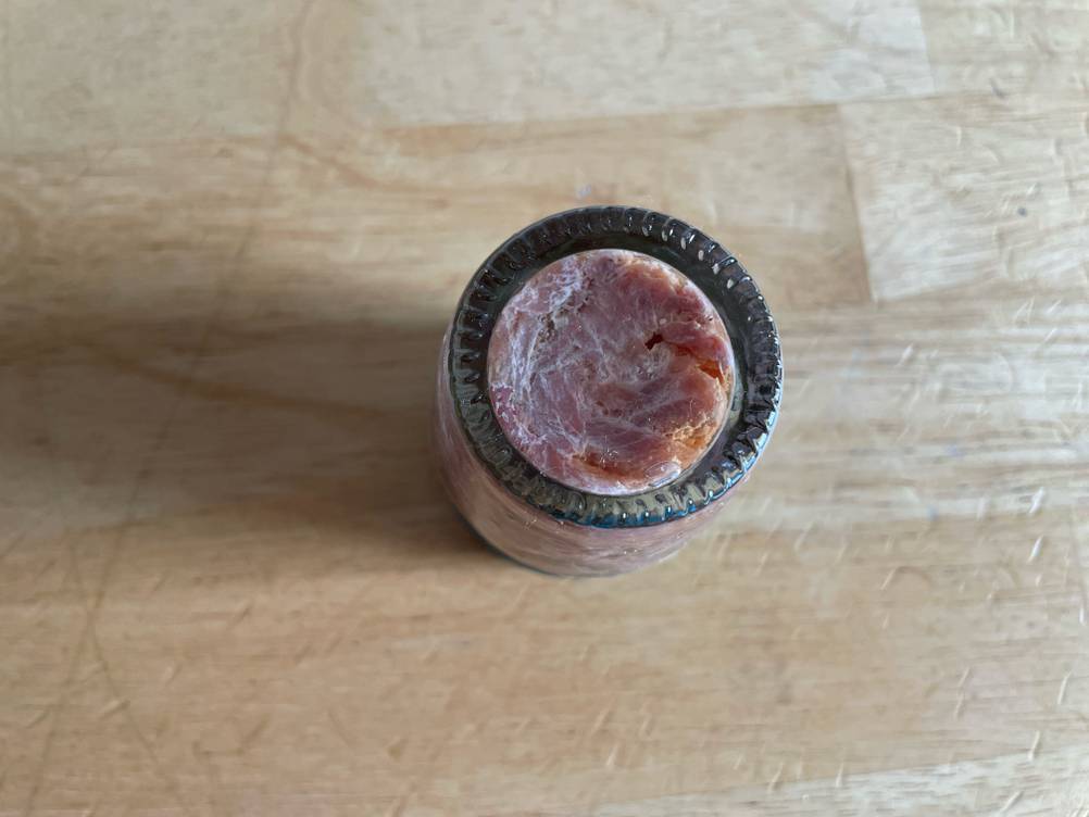 Sardellen im Test: Nahaufnahme des Bodens des Glases.