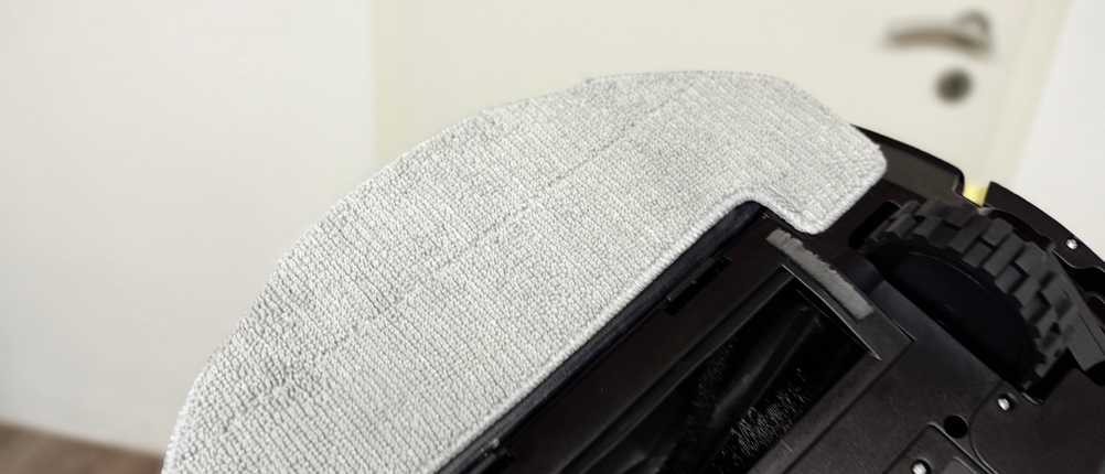 Der Wischaufsatz des Saug-Wisch-Roboters in Nahaufnahme.