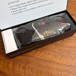 Der geöffnete Karton der Savior Heat S67G von oben