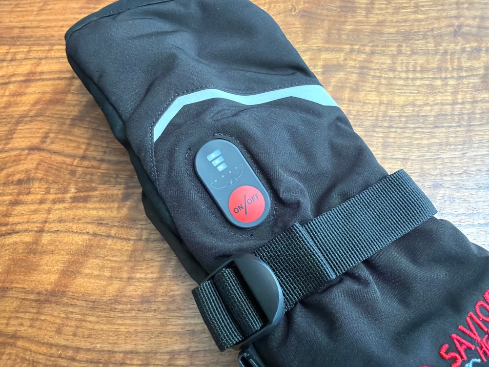 Ein Knopf auf einem Savior Heat S67G