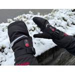 Eine Person trägt die Savior Heat S67G