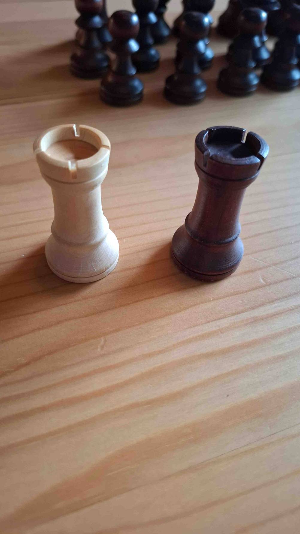 Schachfiguren im Test: Detailansicht der beiden Türme.