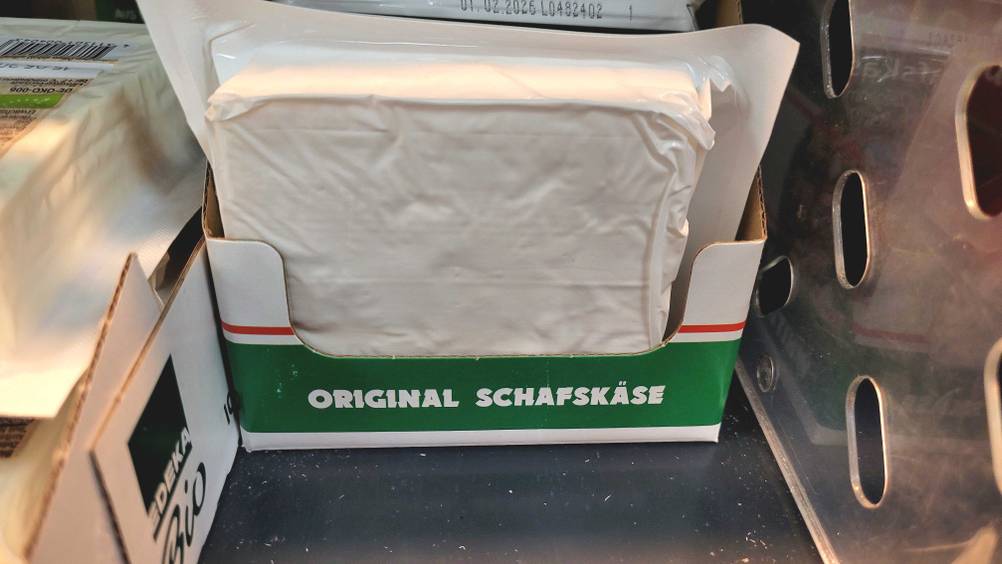 Schafskäse getestet: Die Rückseite der Verpackung.