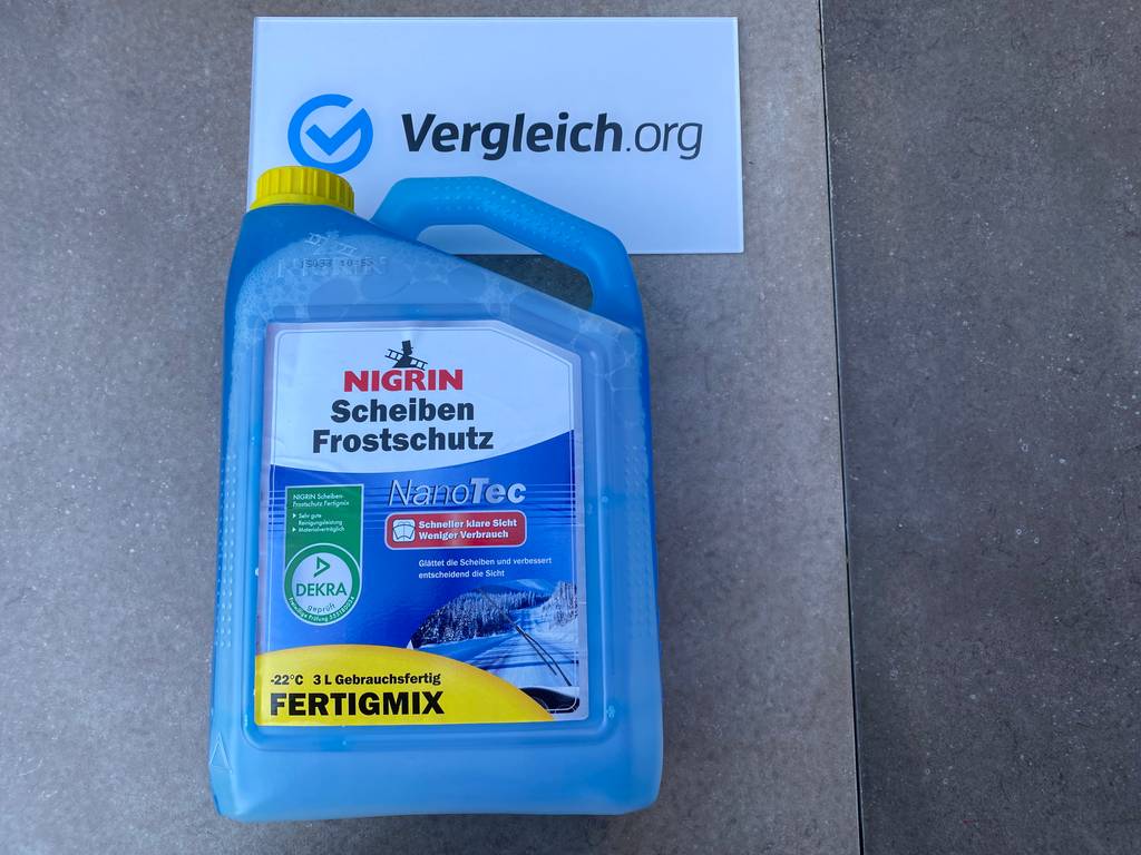 Scheiben-Frostschutz-Fertigmix Flasche liegend von oben fotografiert. 
