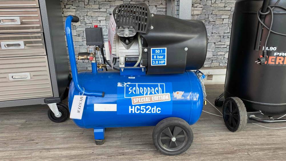 Scheppach-Kompressor GC-52dc im Test: Gerät steht auf dem Boden.