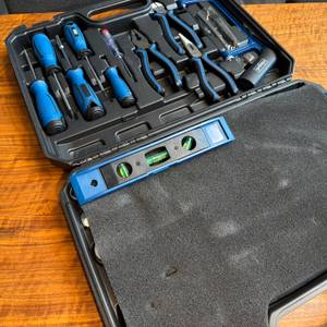 Ein Stück Schaumstoff in der Innenseite des Scheppach WZK120