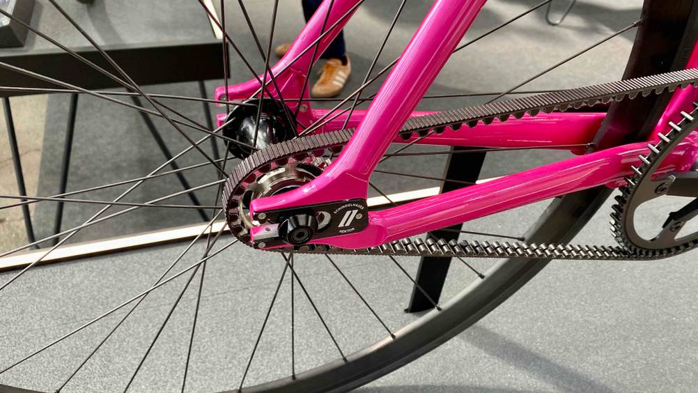 Singlespeed Bike Test: Nahaufnahme der Kette am Hinterrad eines getesteten Singlespeed Bikes.