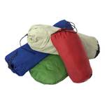 Kinderschlafsack-Test: Vier in bunten Beuteln verpackte Kinderschlafsäcke. 