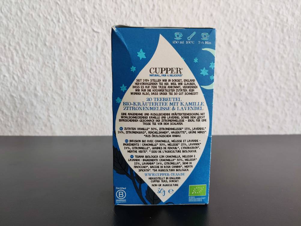 Schlaftee getestet: Rückseite der Packung vor einer hellen Wand.