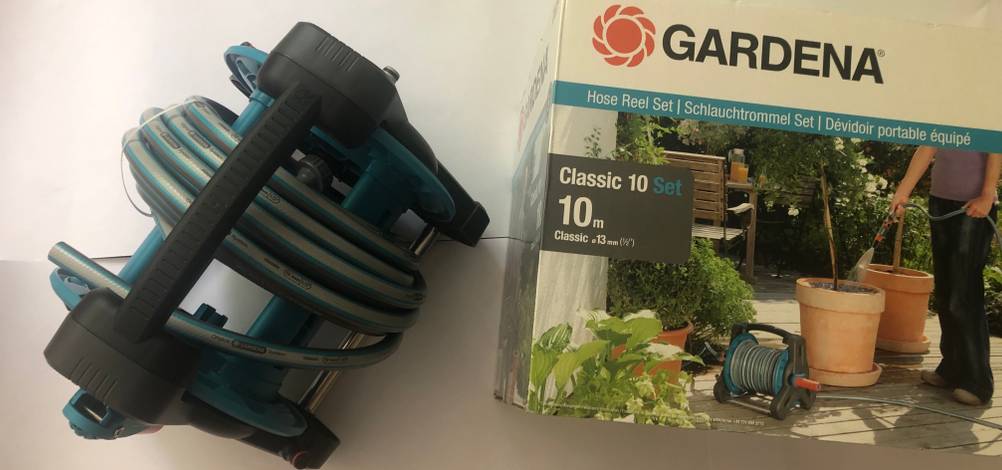 Eine Gardena Schlauchtrommel mit Verpackung im Test.