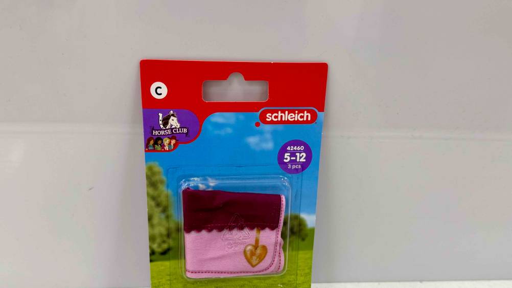 Schleich-Pferde-Zubehör-Test: Nahaufnahme der Verpackung mit Logo.