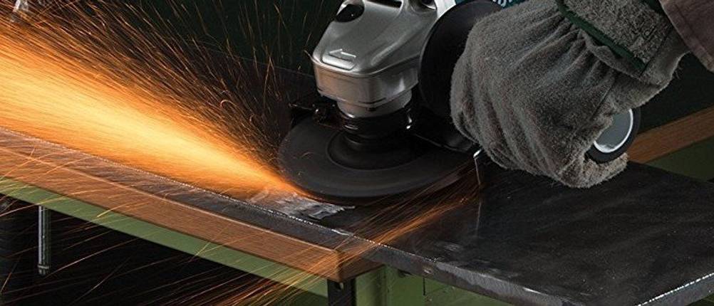 Schleifarbeit mit der Akku-Flex