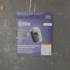 Verpackung des getesteten Schlüsselfinders von Tile von oben.