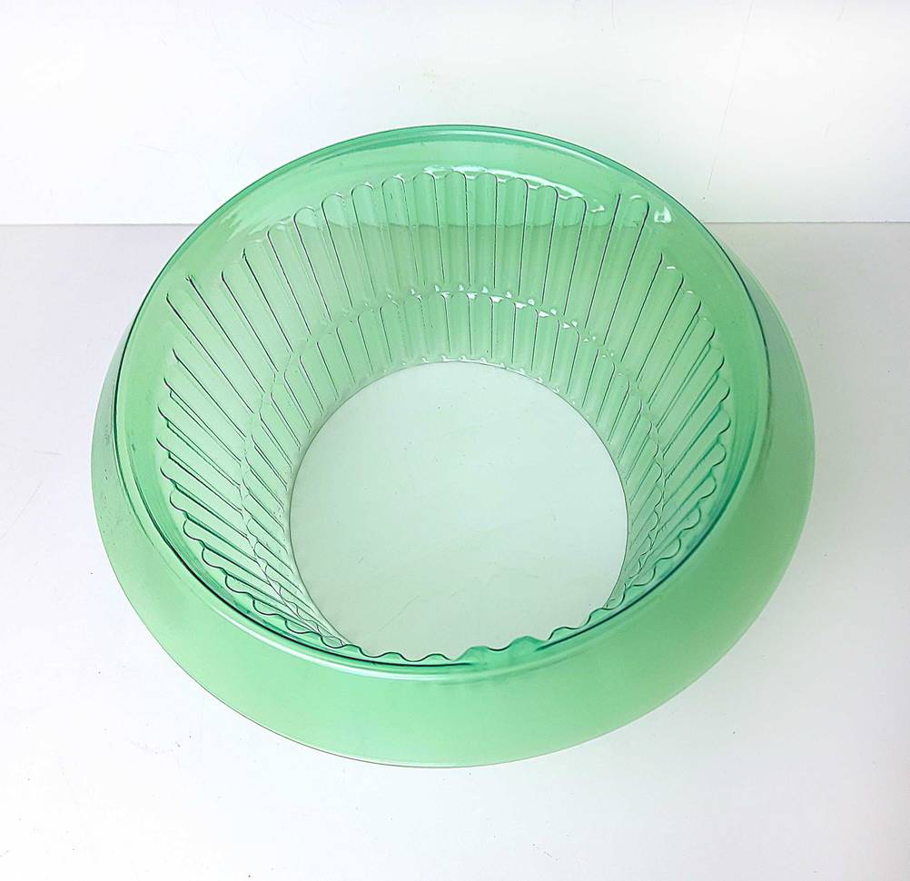 Ein getesteter Schneckenkragen von oben auf einer hellen Fläche.