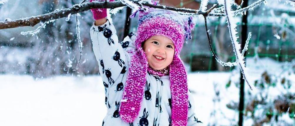 Achten Sie auf die passende Größe, wenn Sie einen Schneeanzug-Kinder kaufen.