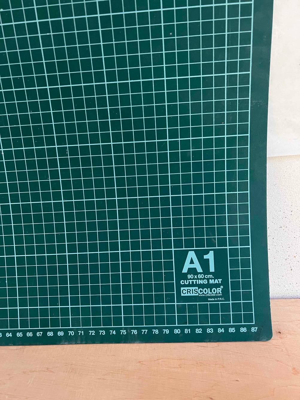 Getestet: Nahaufnahme der Infotmationen auf einer Schneidematte.