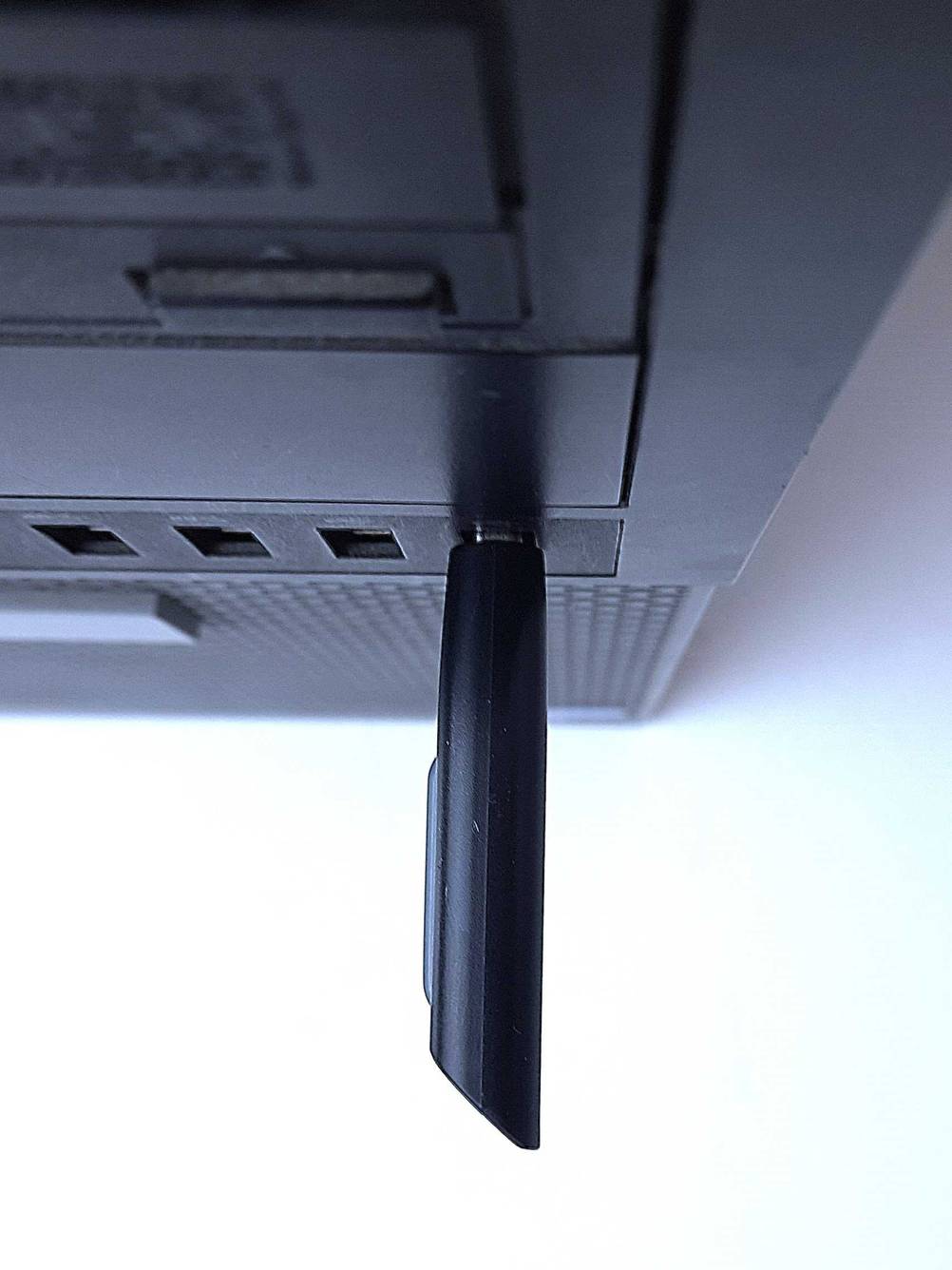 Schneller USB-Stick im Test: Der Stick steckt in einem Computer.