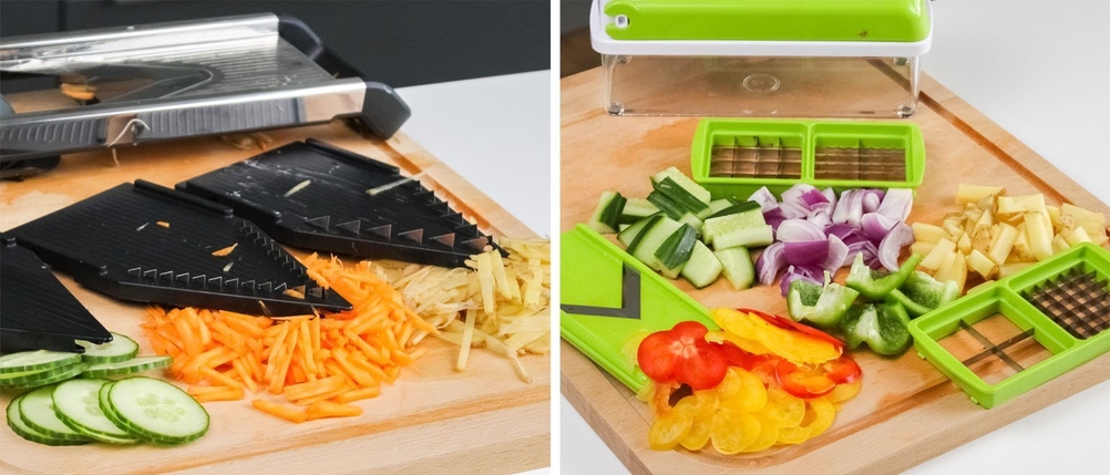 2 Gemüsehobel liegen auf einem Tisch und davor liegt das Schnittergebnis des Gemüses