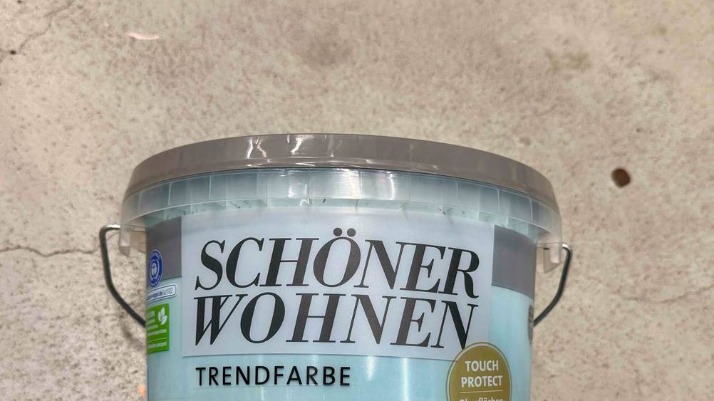 Schöner-Wohnen-Wandfarbe im Test: Nahaufnahme des Logos auf dem Eimer.
