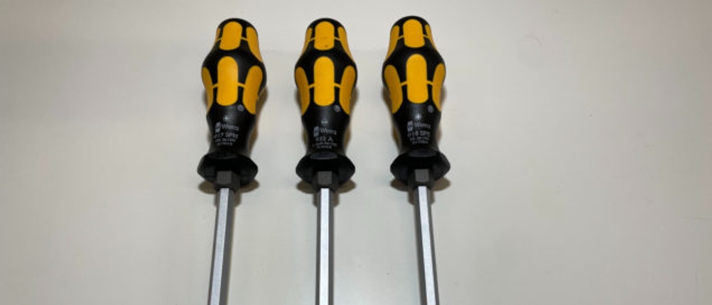 drei Schraubendreher nebeneinander