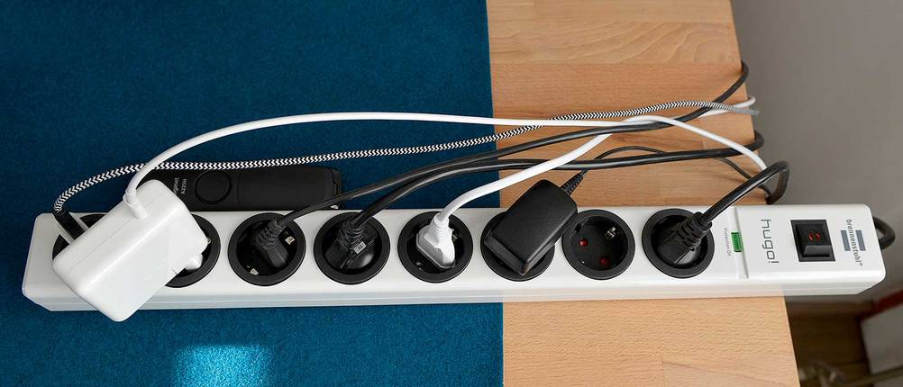 schreibtisch-organisieren-kabel