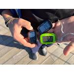 Drei Schrittzähler zeigen ihre gemessenen Ergebnisse an.