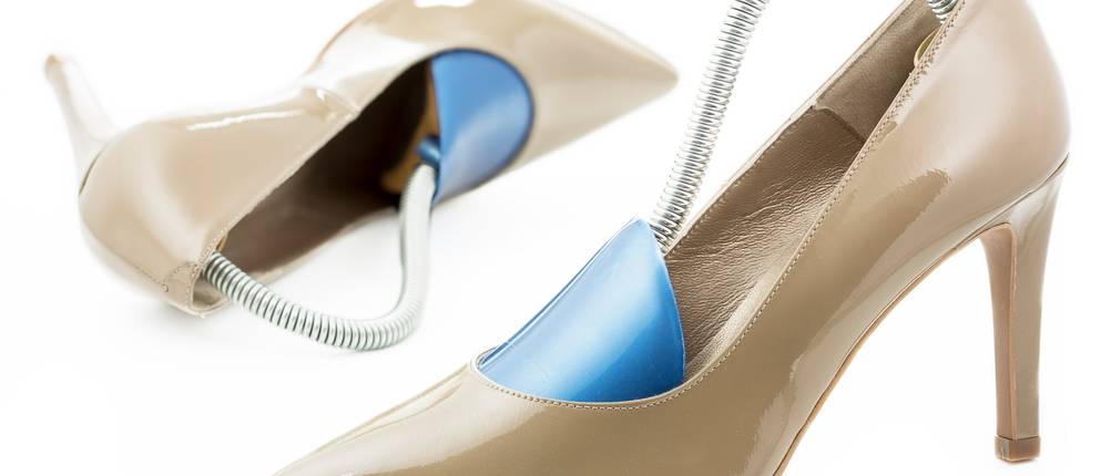 schuhspanner-in-beigen-pumps