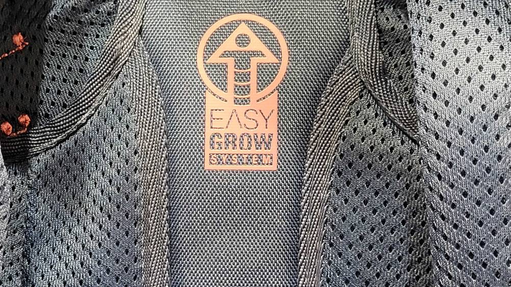Schulrucksack im Test: Nahaufnahme des Aufdrucks auf der Rückseite.