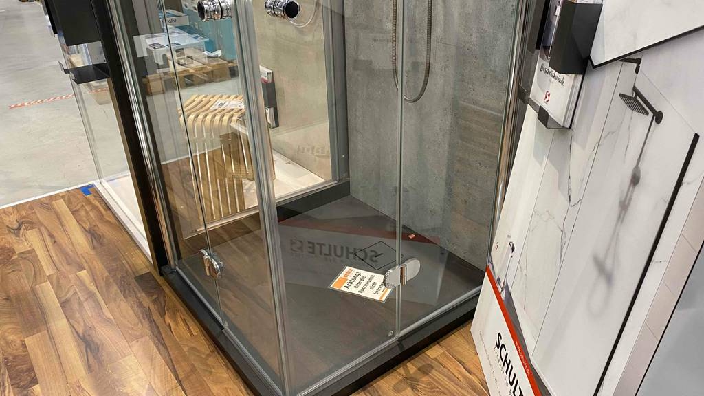 Komplettdusche getestet: Blick auf den unteren Bereich der Dusche.
