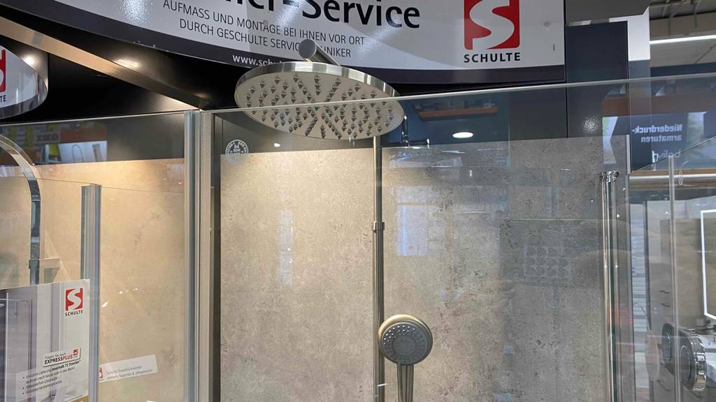 Komplettdusche im Test: Blick auf die Duschbrause.