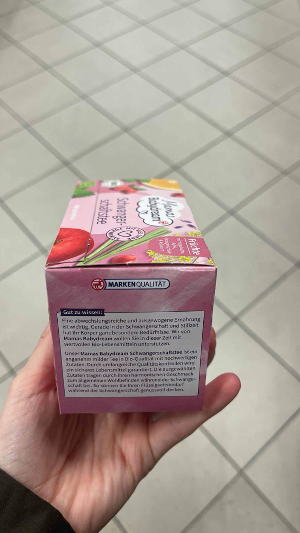 Seitenansicht einer Packung des Schwangerschaftstees im Test mit Informationen.