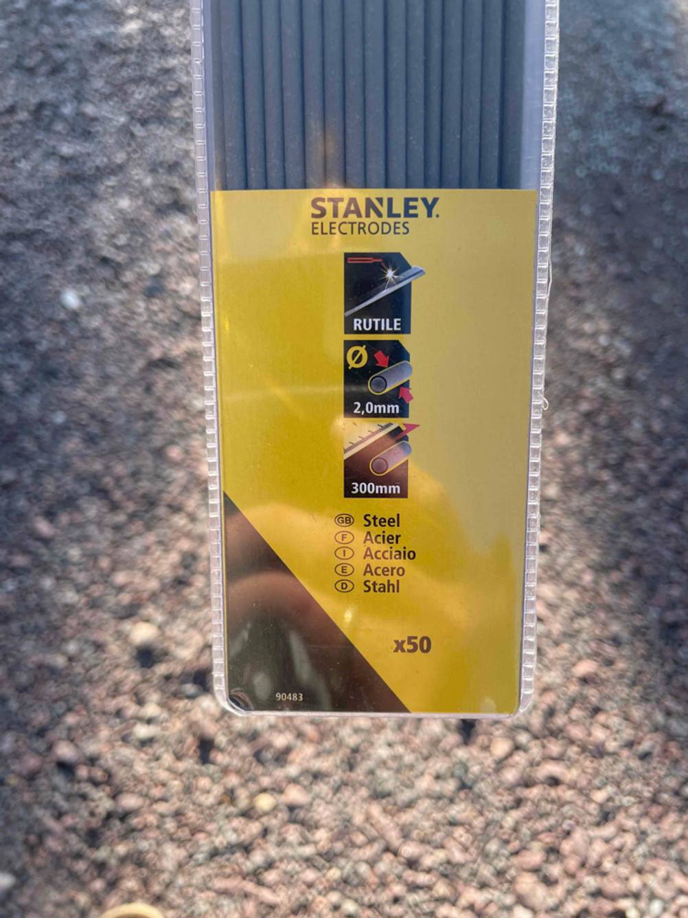 Nahaufnahme des Labels der Originalverpackung der getesteten Schweißelektroden.
