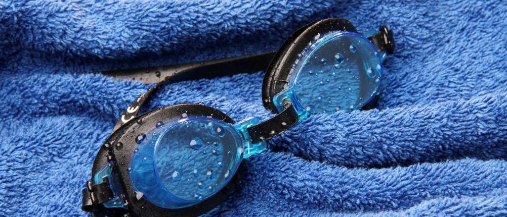 Um Kinder-Schwimmbrillen-Testsieger-Potenzial zu haben, sollten die Brillen eine Anti-Fog-Beschichtung haben.