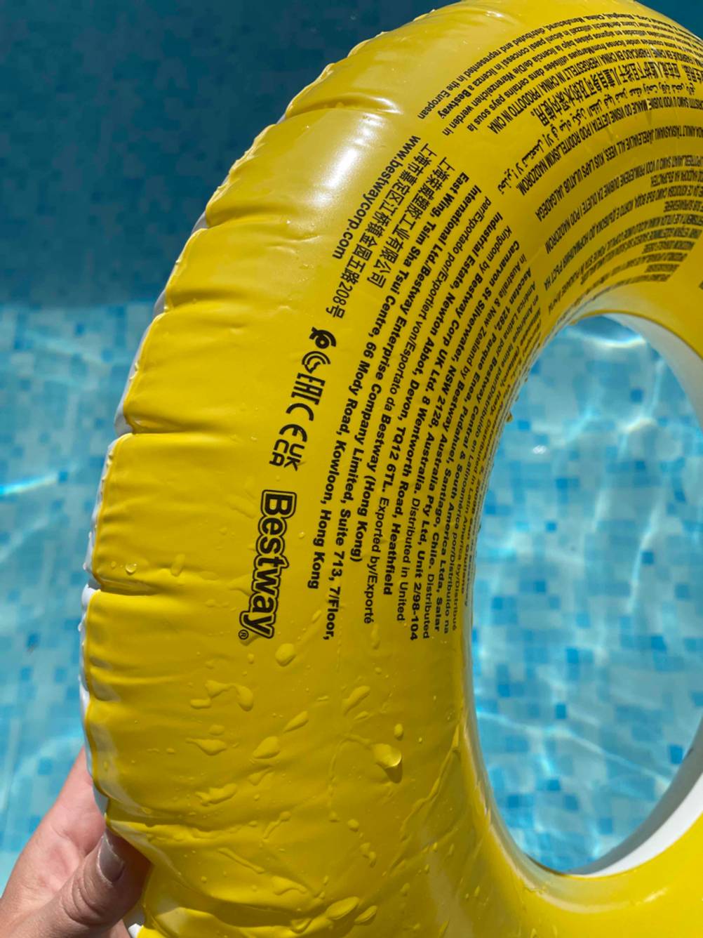 Schwimmring getestet: Nahaufnahme der Informationen auf der Rückseite.