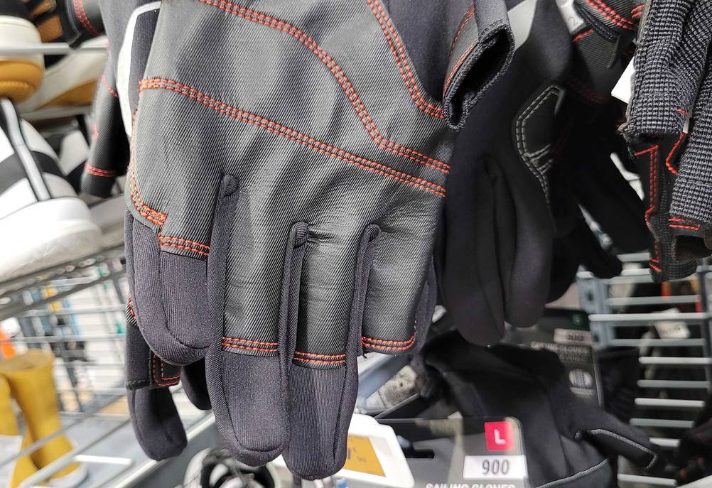 Segelhandschuhe getestet: Nahaufnahme der Finger.