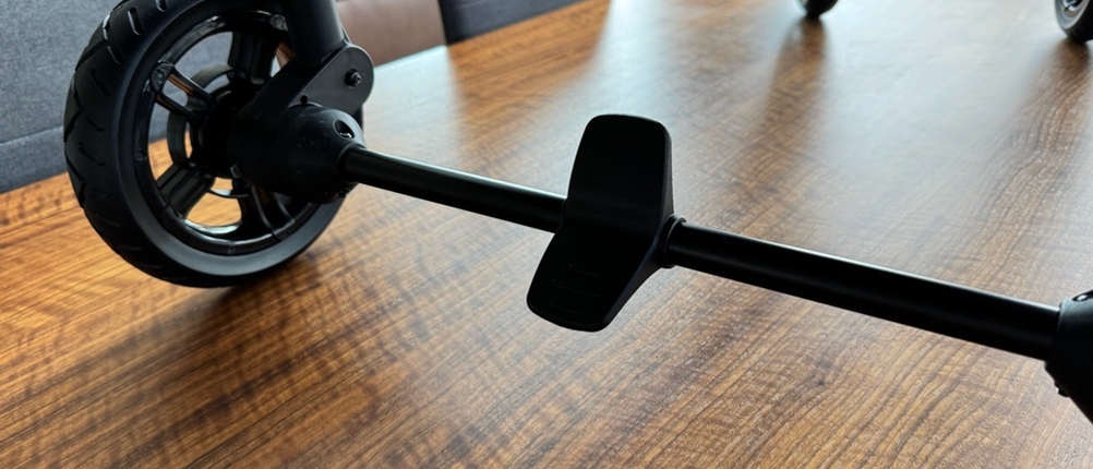 Die Fußbremse des Sekey-Bollerwagens.