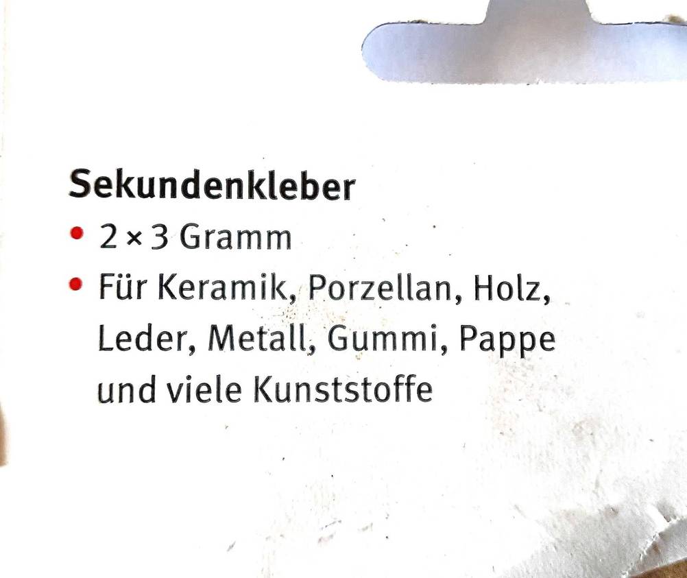 Sekundenkleber getestet: Nahaufnahme der Vorderseite der Verpackung mit Informatioenen.