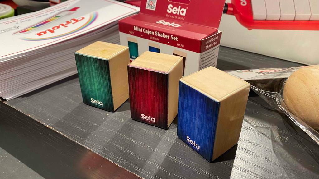Cajon getestet: Blick auf das Cajon-Set.