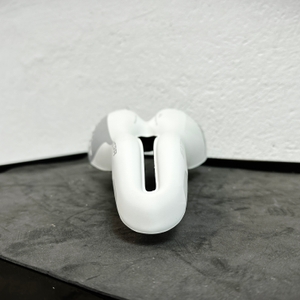 Der Selle SMP Extra Color Edition ist von vorn aufgenommen. Die schmale Nase und die mittige Aussparung sind gut erkennbar.