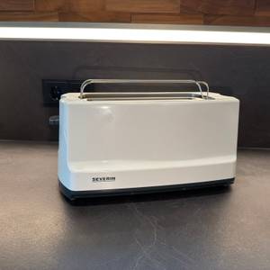 Der Severin AT 2234 steht auf einer Küchenarbeitsplatte