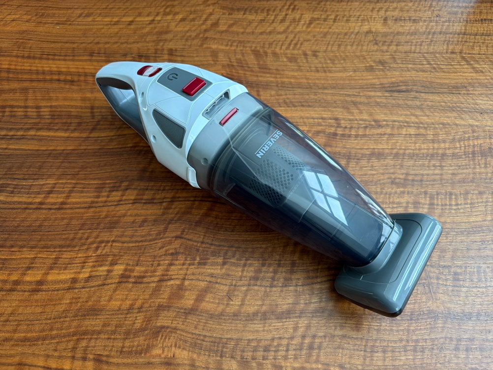 Der Severin HV 7146 liegt auf einem Tisch