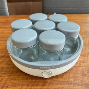 Der Severin JG 3518 mit leeren Dosen