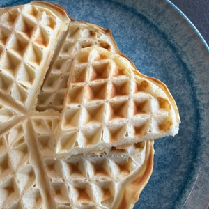 Eine Herzform wurde aus einer Waffel aus dem Severin WA 2106 ausgeschnitten