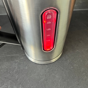 Rotes Licht beim Severin-WK-3418