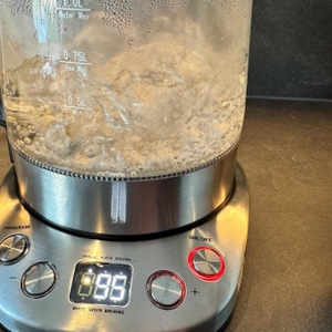 Das Wasser im Severin WK 3473 kocht.