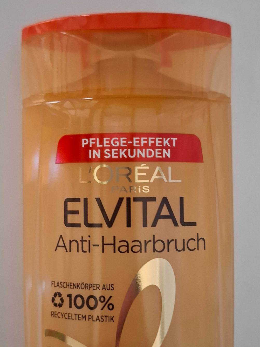 Shampoo gegen Haarbruch getestet: Nahaufnahme der Vorderseite mit Logo und Artikelbezeichnung.