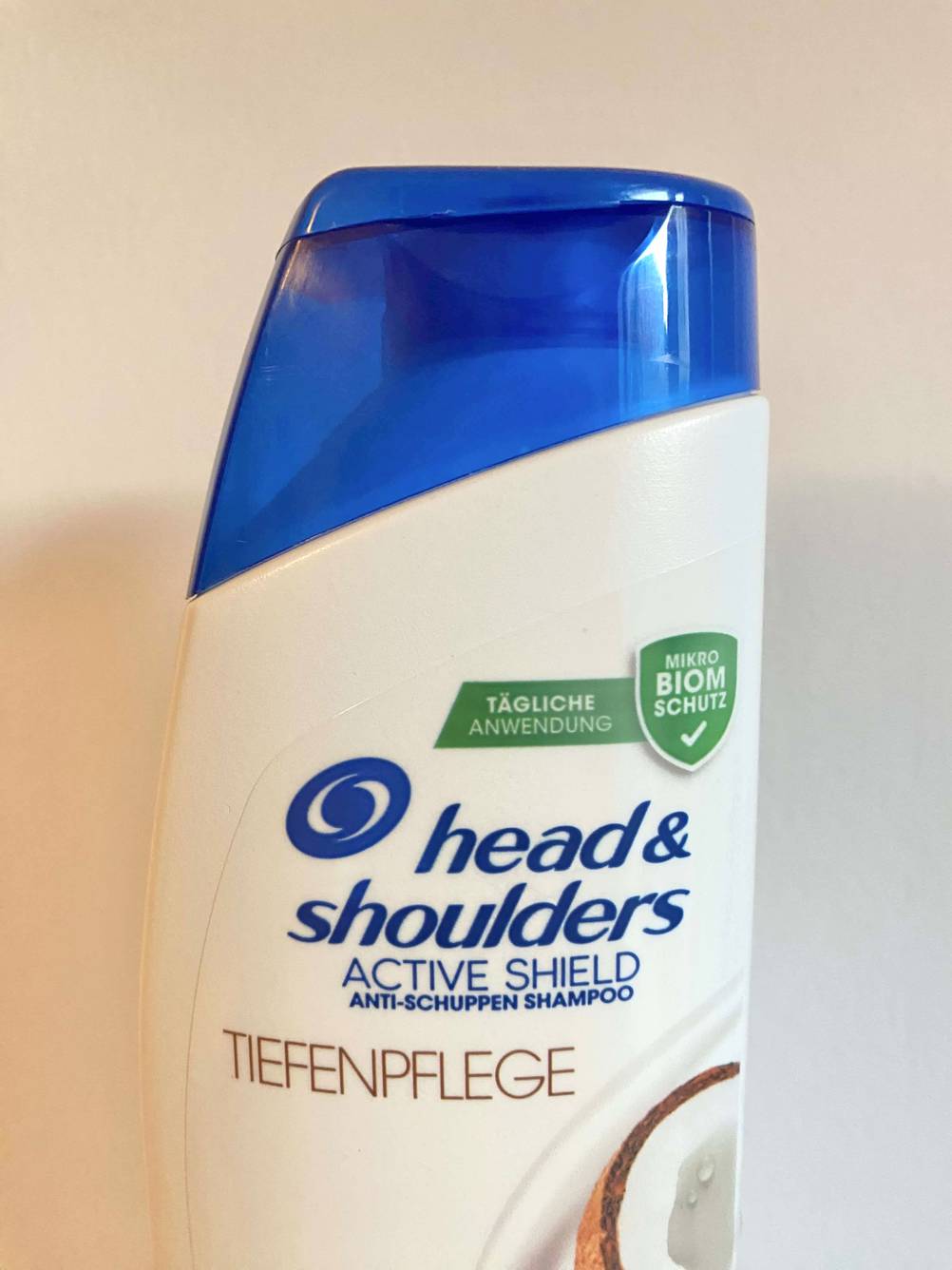 Nahaufnahme einer Verschlusskappe des getesteten Shampoo gegen Schuppenflechte.