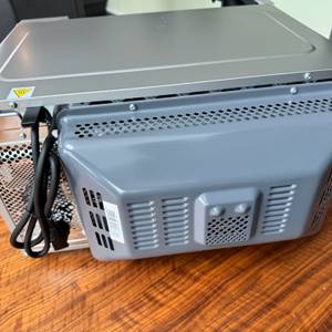 Rückseite der Sharp R843INW